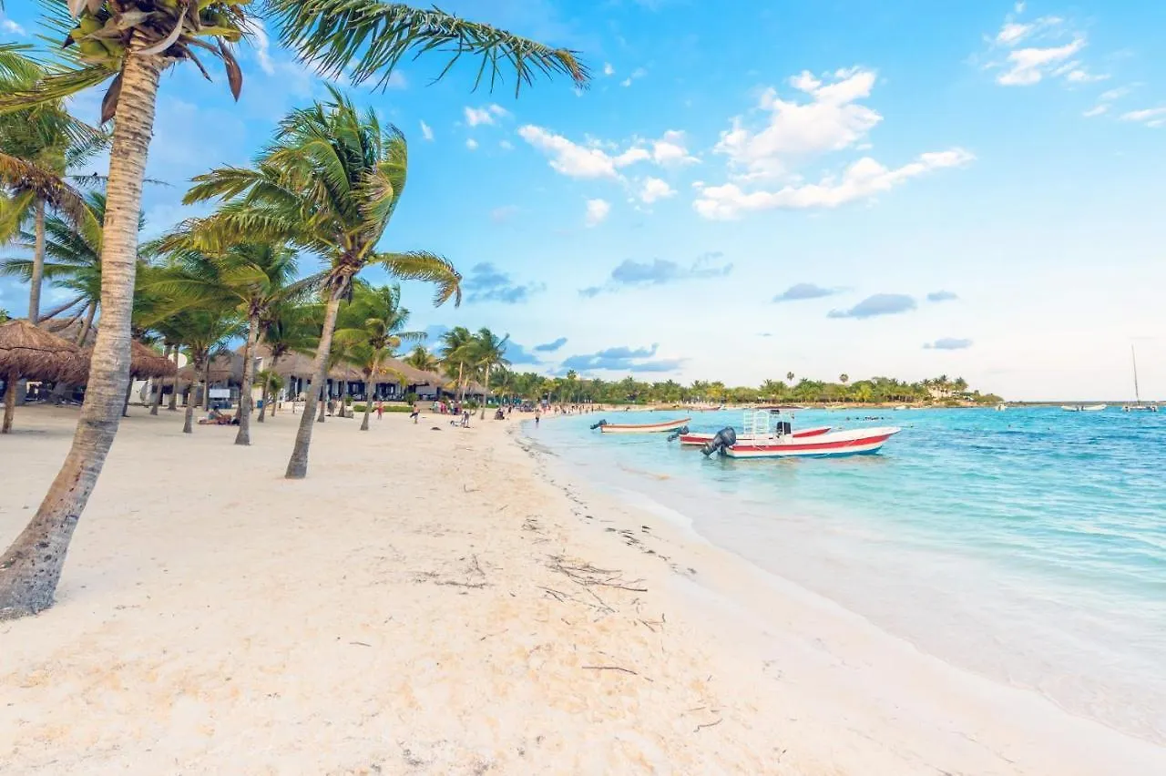 Queen Bed Suite, Infinity Pool & Fast Wifi, Nespresso & Netflix Tulum Pueblo Appartement